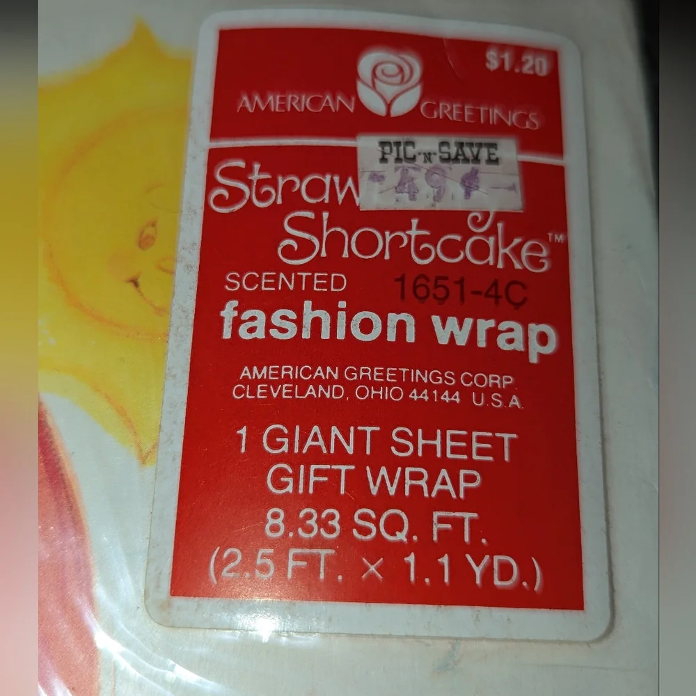 Vintage Strawberry Shortcake Scented wrapping paper
